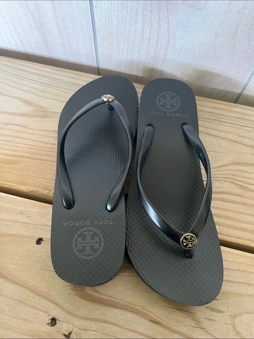 Tory Burch Black Flip Flop Sandals with Gold Logo - Picture 4 of 14